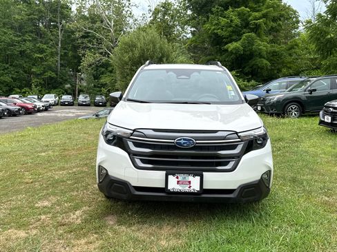 Certified 2025 Subaru Forester Premium AWD/4WD image 8
