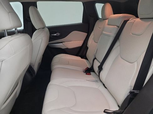 Used 2017 Jeep Cherokee Overland w/ Heavy Duty Protection Group AWD/4WD image 18