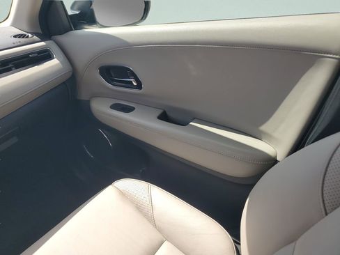 Used 2018 Honda HR-V EX-L image 13
