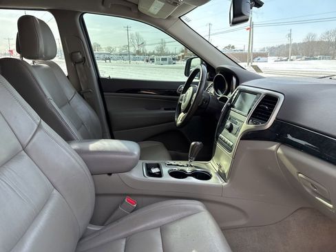 Used 2011 Jeep Grand Cherokee Laredo image 35