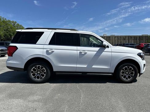 Used 2024 Ford Expedition XLT AWD/4WD image 9