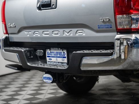 Used 2017 Toyota Tacoma SR5 image 10