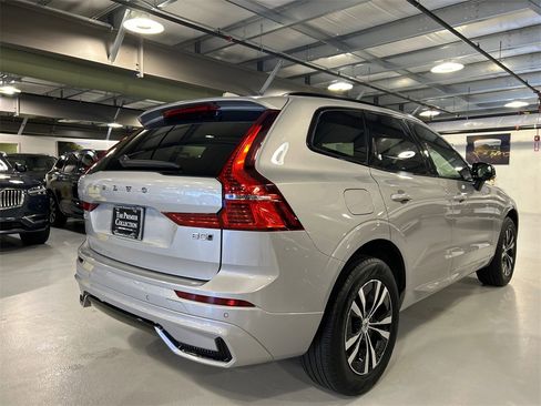 Certified 2024 Volvo XC60 B5 Core image 2