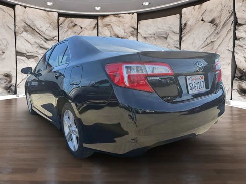 Used 2014 Toyota Camry SE w/ Moonroof Package image 8