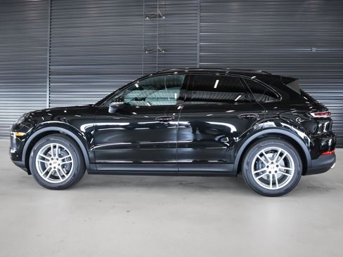 Certified 2025 Porsche Cayenne image 2