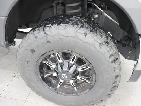 Used 2017 Ford F250 XLT w/ XLT Premium Package AWD/4WD image 4