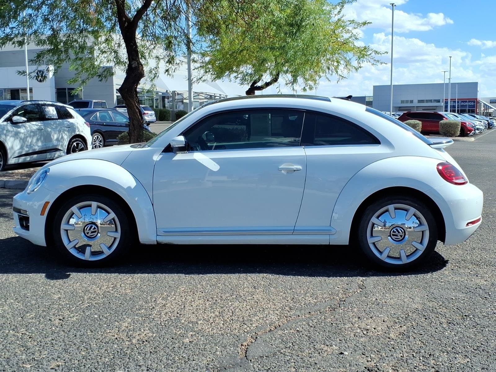 Used 2019 Volkswagen Beetle 2.0T SE FWD image 4