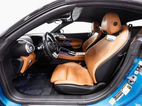 Used 2022 Mercedes-Benz SL 63 AMG 4MATIC w/ Driver Assistance Package image 9