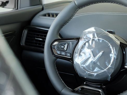 New 2025 VinFast VF 8 Eco AWD/4WD image 9