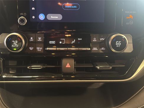 Used 2023 Toyota Highlander LE image 19