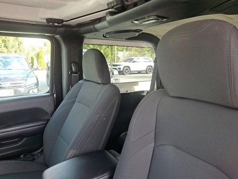 Used 2021 Jeep Wrangler Sport S image 23