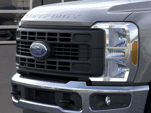 New 2026 Ford F250 XL w/ XL Chrome Package image 17