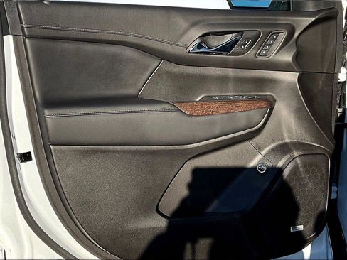 Used 2022 GMC Acadia Denali w/ Denali Ultimate Package image 23