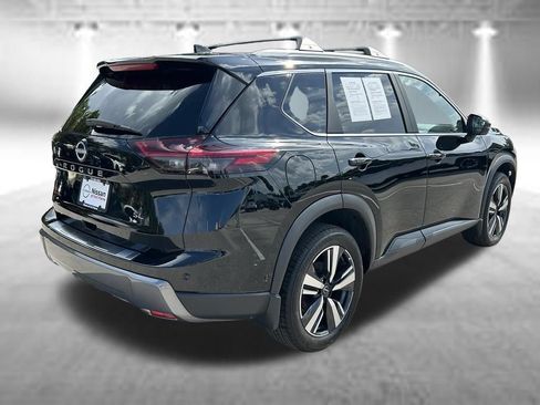 Certified 2025 Nissan Rogue SL FWD image 6