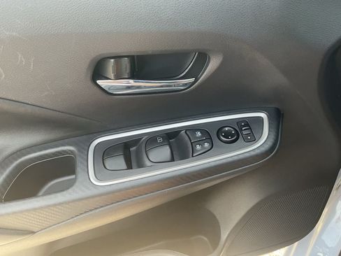 Used 2025 Nissan Versa SR w/ Trunk Package FWD image 27