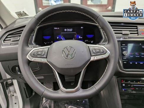 Used 2022 Volkswagen Tiguan SE w/ Panoramic Sunroof Package image 20
