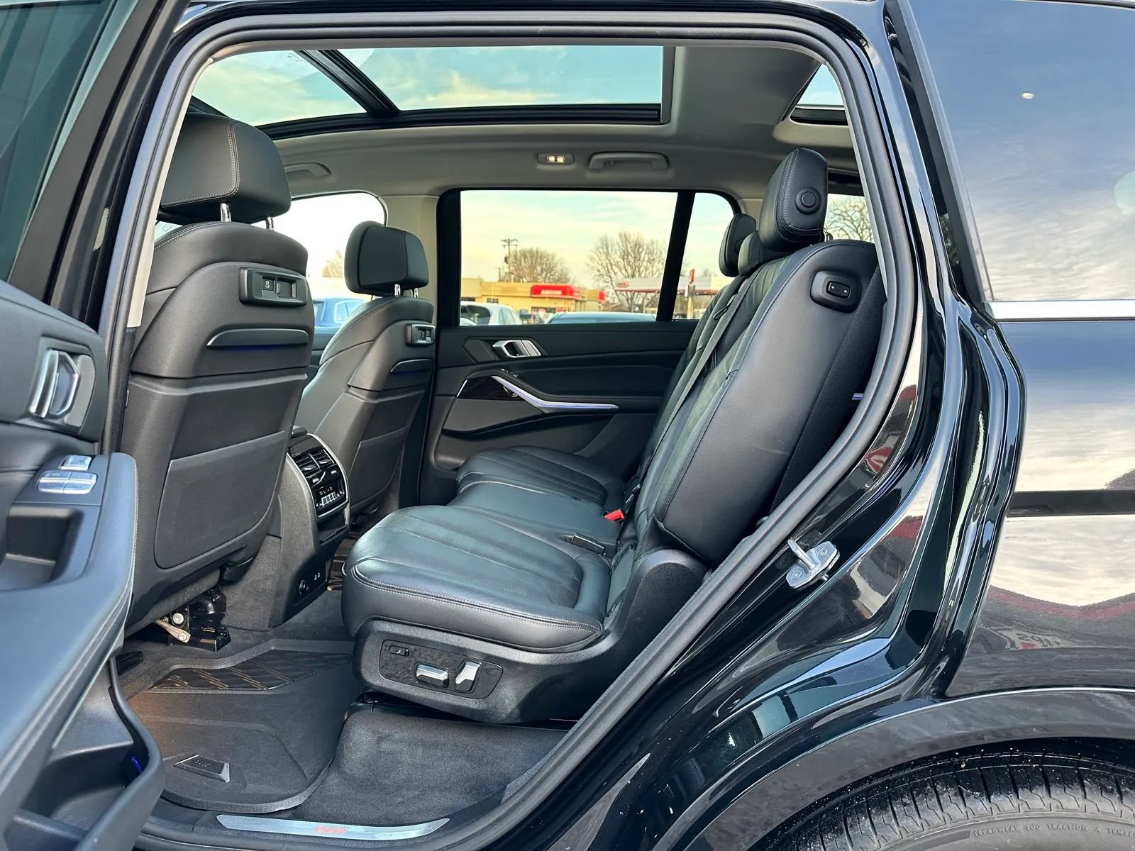 Used 2019 BMW X7 xDrive40i w/ Premium Package AWD/4WD image 17