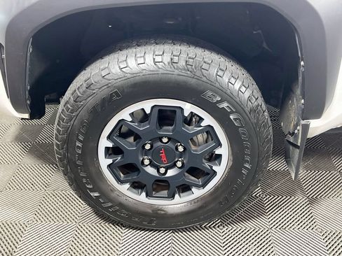 Used 2024 Toyota Tacoma TRD Off-Road AWD/4WD image 27