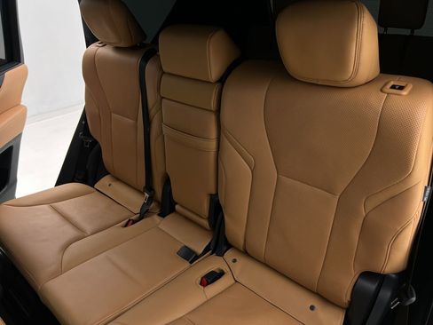 Used 2024 Lexus LX 600 4WD w/ Luxury Package image 18