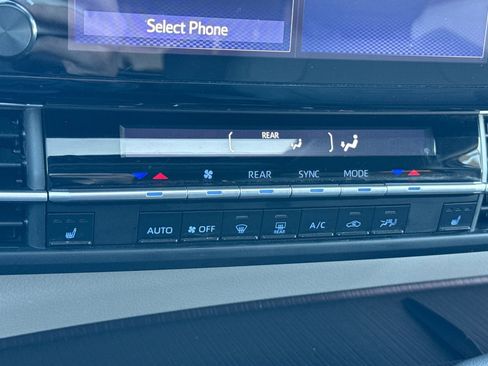 Certified 2023 Toyota Sienna XLE image 26