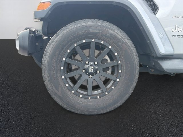 Used 2018 Jeep Wrangler Unlimited Sahara AWD/4WD image 9