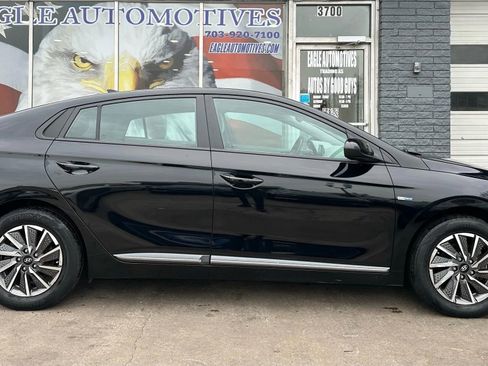 Used 2020 Hyundai Ioniq SE image 2
