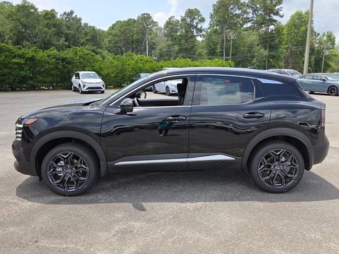 New 2026 Nissan Kicks SR w/ SR Premium Package FWD image 2
