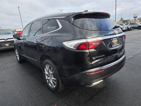 Used 2023 Buick Enclave Essence image 6