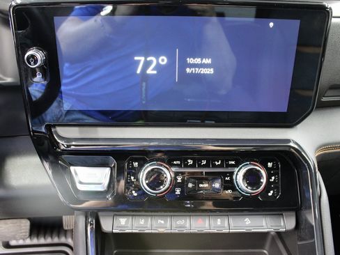 Used 2024 GMC Sierra 2500 AT4 image 13