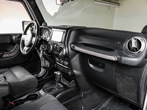 Used 2011 Jeep Wrangler Unlimited Sport image 11