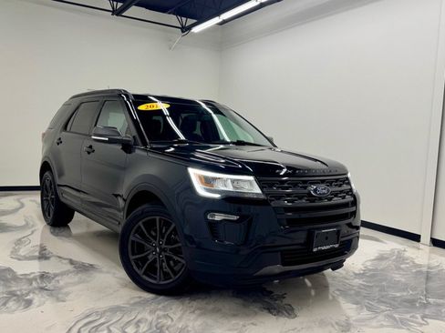 Used 2018 Ford Explorer XLT w/ Equipment Group 202A AWD/4WD image 1