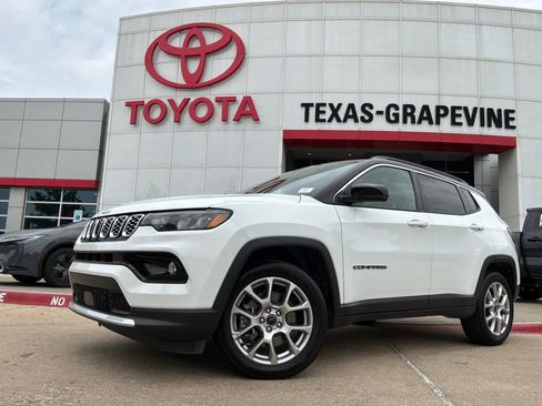Used 2025 Jeep Compass Limited AWD/4WD image 2