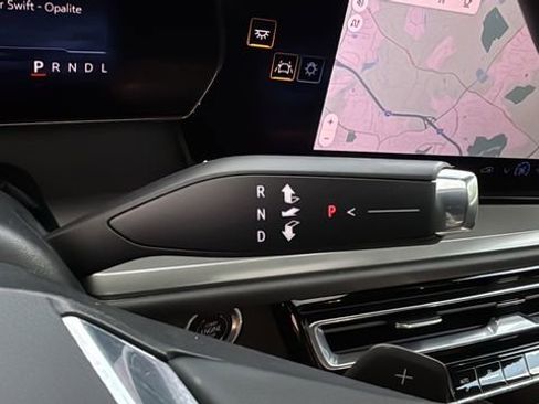 Used 2024 Chevrolet Traverse LT w/ Enhanced Driving Package FWD image 28