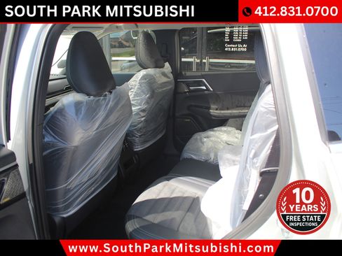 New 2025 Mitsubishi Outlander SE image 12