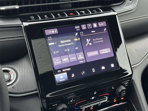 Used 2024 Jeep Grand Cherokee Altitude image 23