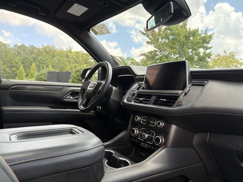 Used 2023 GMC Yukon AT4 w/ AT4 Premium Package AWD/4WD image 6