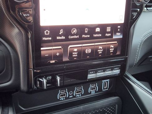 New 2025 RAM 2500 Limited AWD/4WD image 18