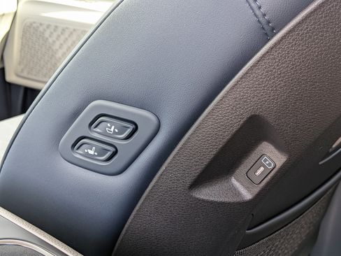 New 2026 Kia Carnival EX image 19