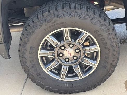 Used 2025 GMC Sierra 1500 AT4 image 11