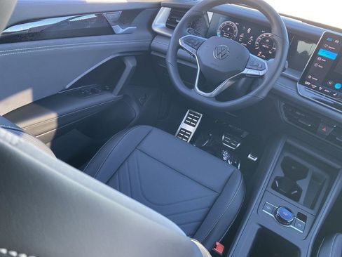 New 2026 Volkswagen Tiguan SE R-Line image 10