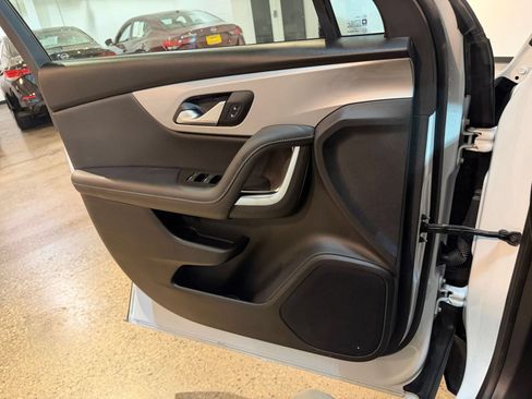 Used 2025 Chevrolet Blazer LT FWD image 18