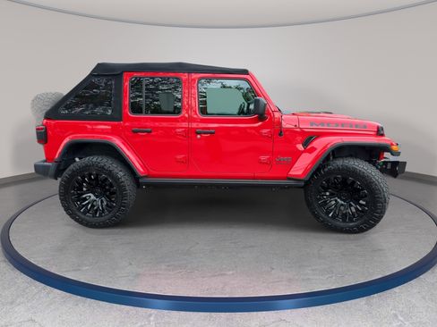 Used 2019 Jeep Wrangler Unlimited Sahara w/ Quick Order Package 24M Moab AWD/4WD image 4