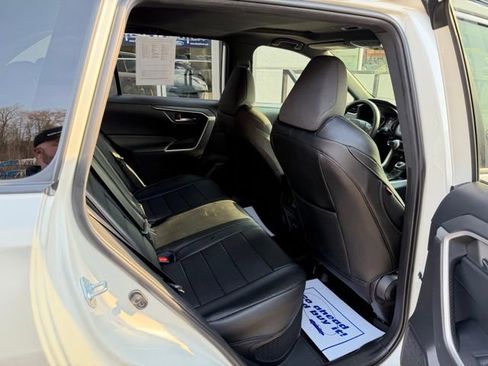Used 2022 Toyota RAV4 SE w/ Convenience Package image 17
