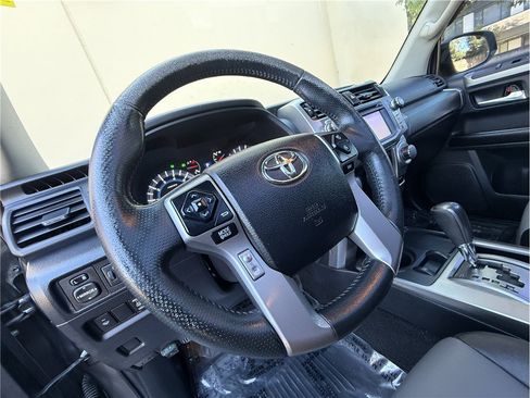 Used 2015 Toyota 4Runner SR5 Premium RWD image 22