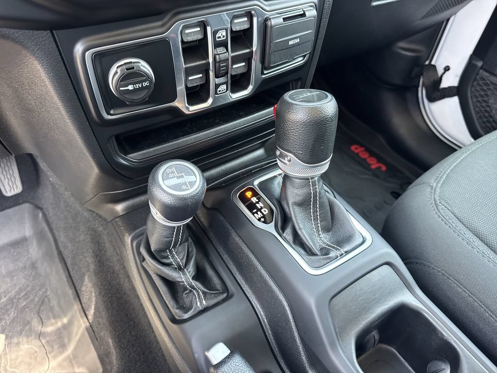 Used 2021 Jeep Gladiator Overland w/ Safety Group AWD/4WD image 30