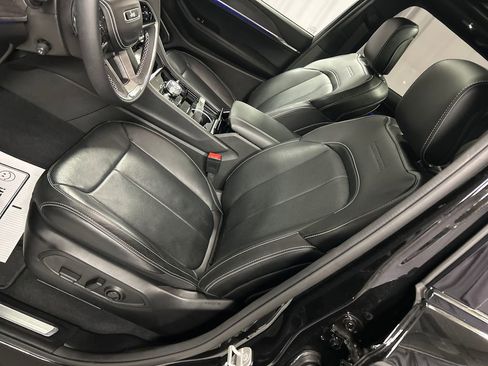 Used 2024 Jeep Grand Cherokee Overland image 12