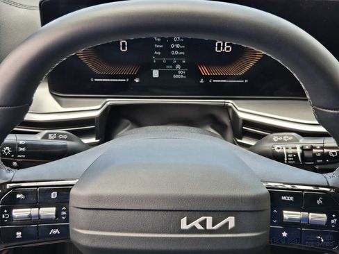 Certified 2026 Kia Sorento LX FWD image 30
