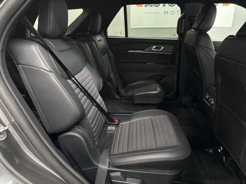 Used 2025 Ford Explorer ST-Line AWD/4WD image 34