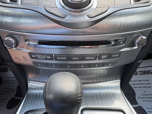 Used 2018 INFINITI Q70 Luxe RWD image 27