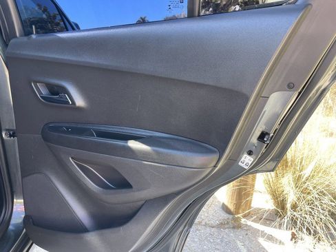 Used 2016 Chevrolet Trax LS image 19